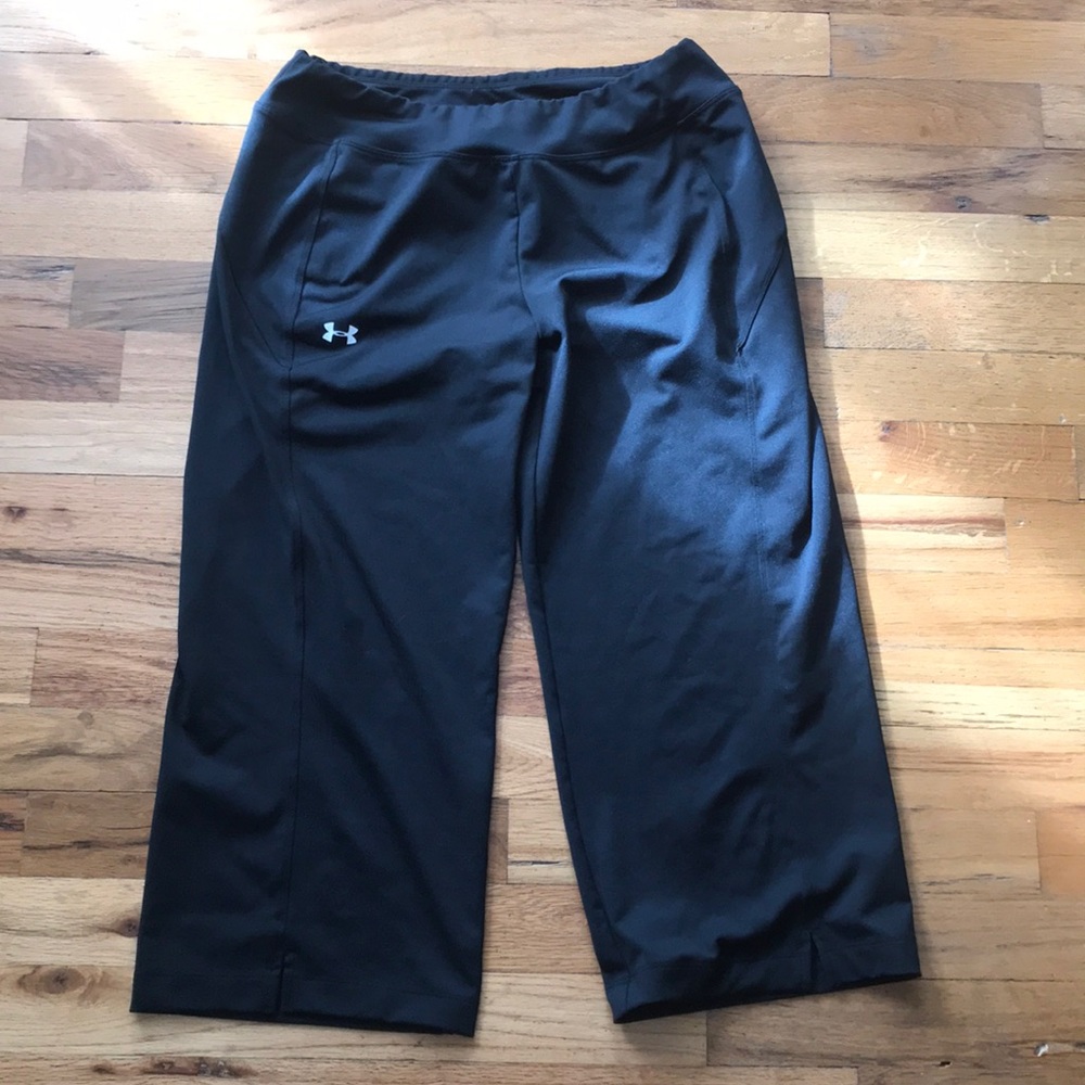 Semi-fitted Under Armour capris